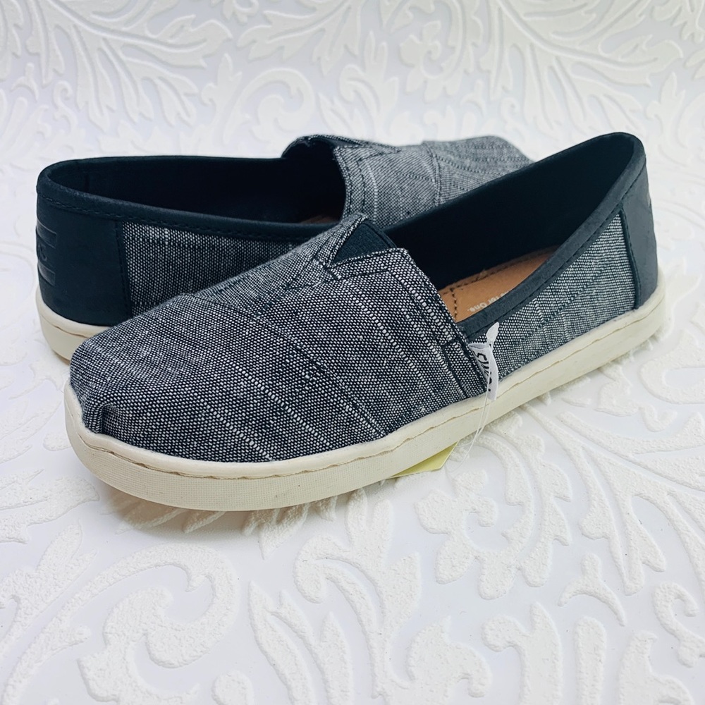 Toms Classic black textured chambray youth